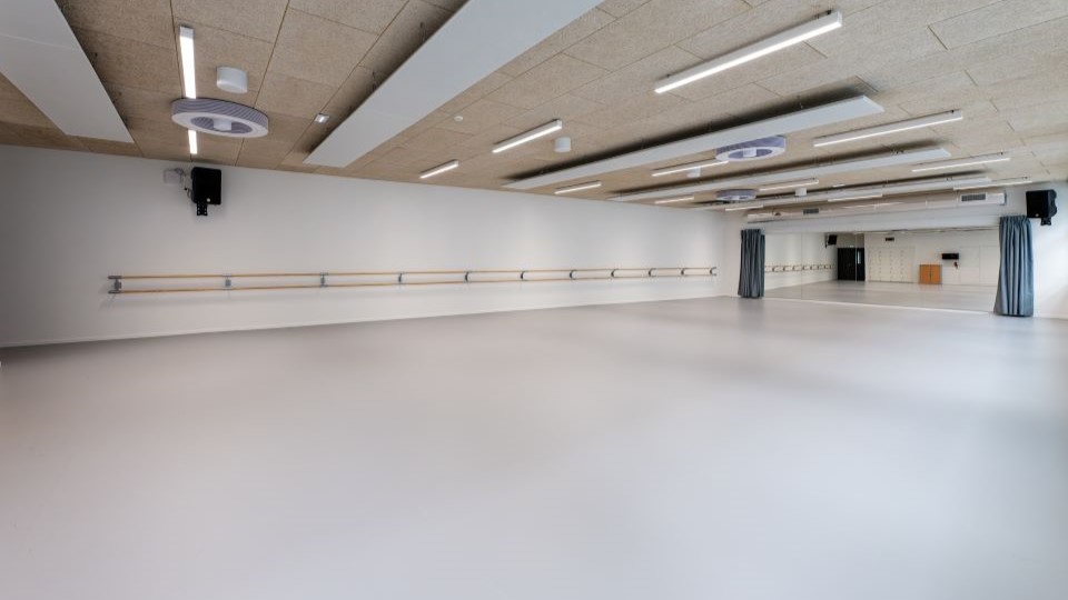 Une des 2 salles dédiées à la pratique sportive © Gautier DUFAU